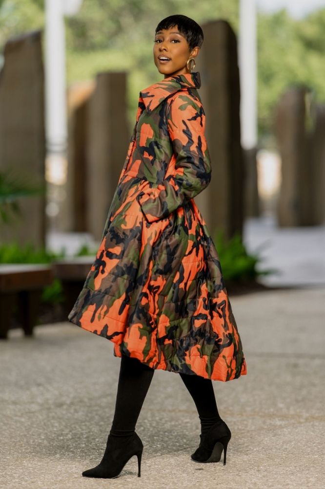 Abrigo acolchado Battle Glam de corte alto y bajo